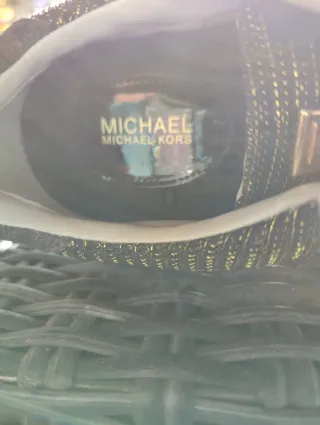 Zapatillas Michael Kors Doradas y Blancas