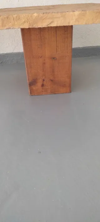 Dos mesas de madera y piedra 22€ las dos