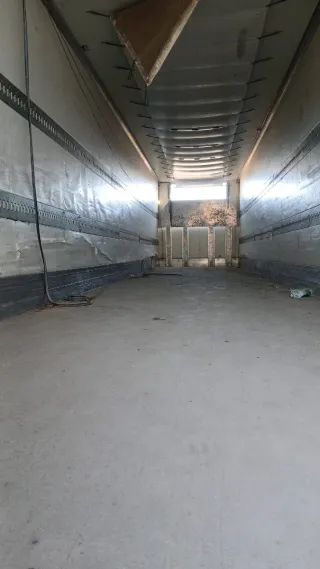 Caja frigorífica tráiler sin ruedas ni ejes