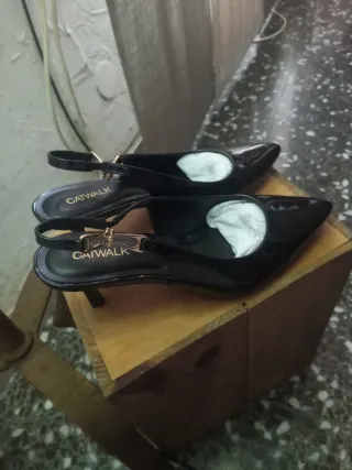 Zapatos de tacón negros slingback
