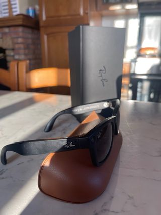 Ray-Ban Meta Wayfarer Occhiali da Sole (RW4006)