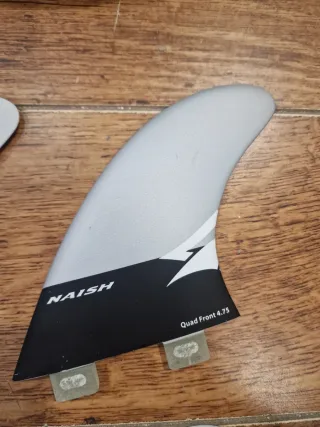 Tabla Naish Gecko 5'1 surf kite.