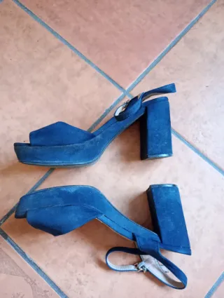 Zapatos de tacón azul para mujer