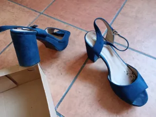 Zapatos de tacón azul para mujer
