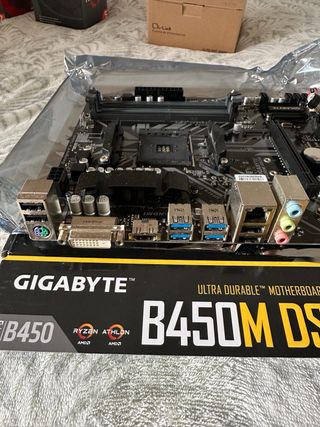 Placa Base Gigabyte B450M DS3H Socket AM4