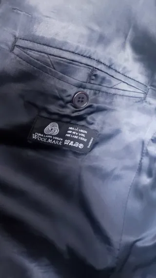 Traje chaqueta y chaleco gris oscuro