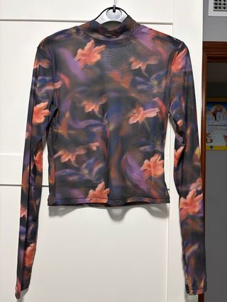 Camiseta transparente floral manga larga