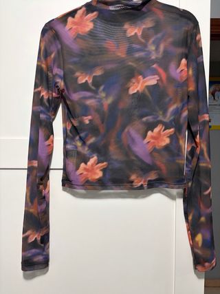 Camiseta transparente floral manga larga