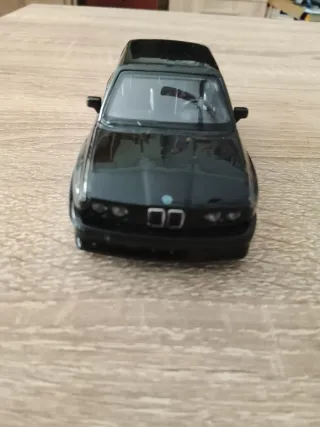 Coche de juguete de metal negro BMW GT