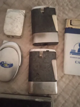 Lote de mecheros y uno en caja.todos de colección