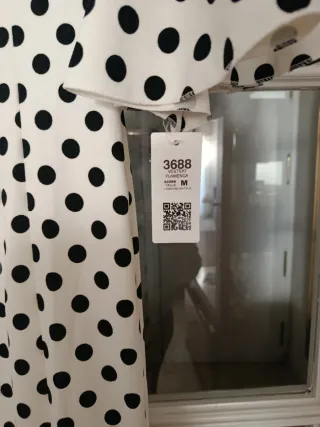 Traje de flamenca de lunares blanco y negro