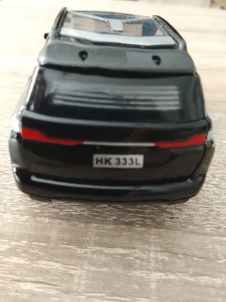 Coche de metal negro juguete