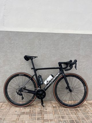 Megamo Pulse Elite 2023, Ruedas Zipp 303s