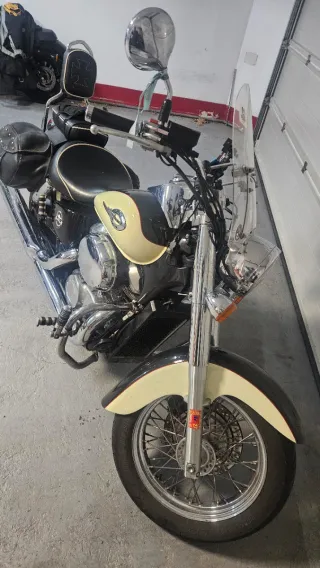 Honda Shadow Cruiser Beige y Negra