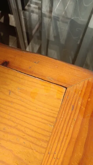 Mesa de comedor de madera y 4 sillas