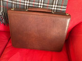 Maletín de piel marrón