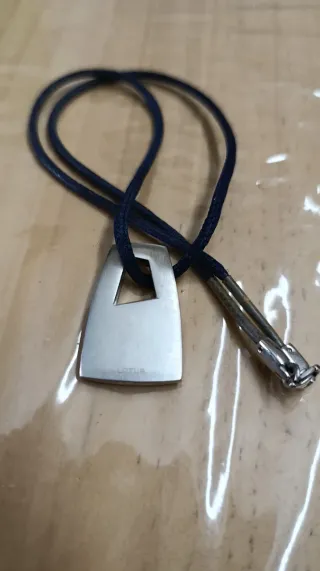 Colgante Lotus Style Hombre - Acero y Cordón Azul