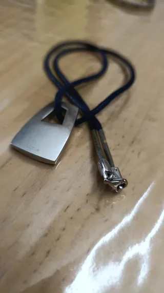 Colgante Lotus Style Hombre - Acero y Cordón Azul