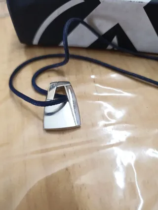 Colgante Lotus Style Hombre - Acero y Cordón Azul