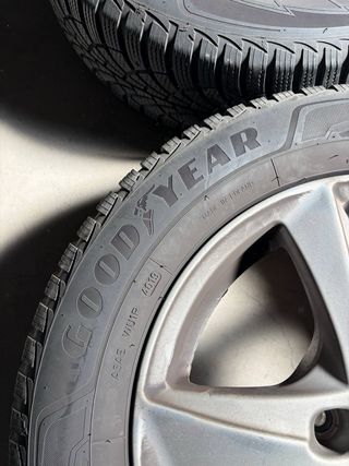 Llantas RC Design 15 + Neumáticos Invierno Goodyea