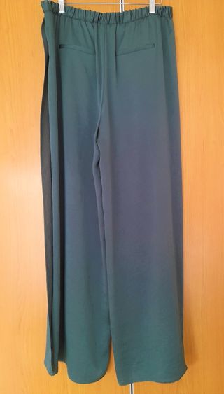 Conjunto pantalón verde y multicolor