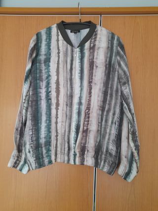 Conjunto pantalón verde y multicolor