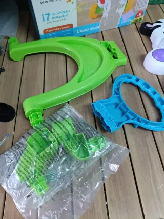 Cebra parlanchina primeros pasos, andador correpas