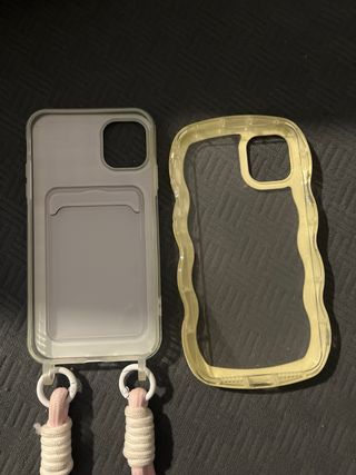 2 custodie per iPhone 11, una gialla e una rosa