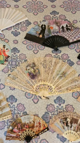 Lote de 22 abanicos antiguos decorados
