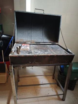 Barbacoa metálica grande