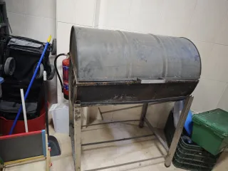 Barbacoa metálica grande