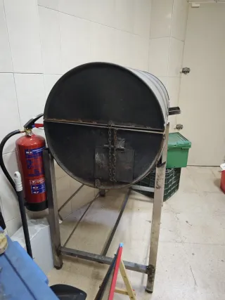 Barbacoa metálica grande