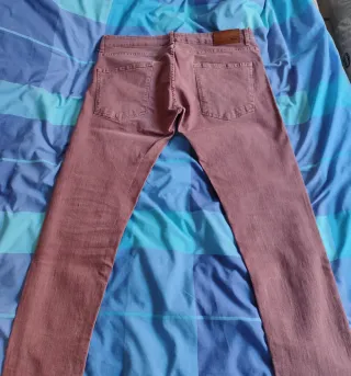 Pantalones pitillo Zara Talla 42 morado