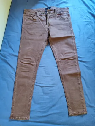 Pantalones pitillo Zara Talla 42 morado