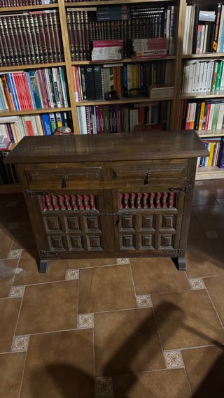 Mueble antiguo de madera