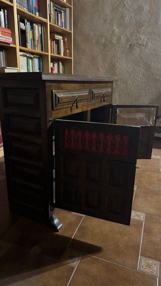 Mueble antiguo de madera