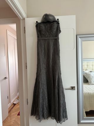 Vestido de fiesta gris