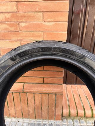 Neumatico Michelin Road 6 GT 120/70-17 y 190/55-17