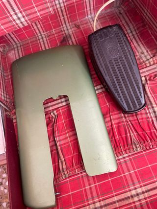 Máquina de coser Husqvarna verde