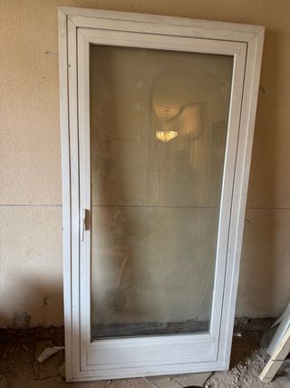 Puerta de aluminio con cristal