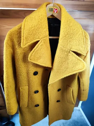 Abrigo paño amarillo