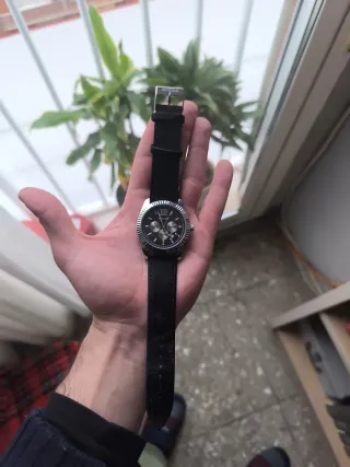 Reloj SKYLINE Negro y Plateado (no tiene caja)