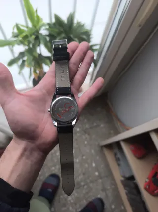 Reloj SKYLINE Negro y Plateado (no tiene caja)