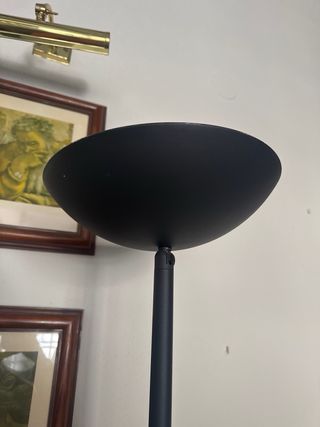 Lámpara de pie moderna negra