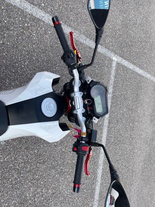 Benelli TNT 125 Naked.  2500 km