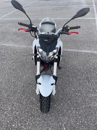 Benelli TNT 125 Naked.  2500 km