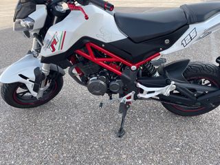 Benelli TNT 125 Naked.  2500 km