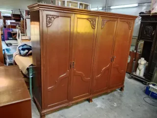 Ropero Grande de Madera