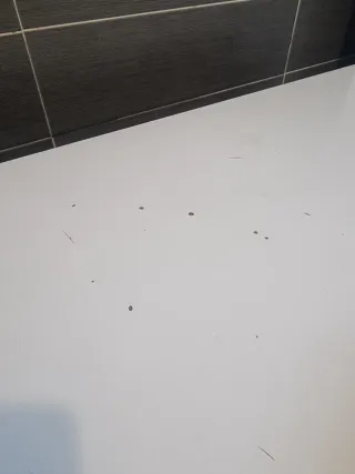 Mesa cuadrada y 2 sillas