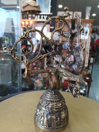 Timbre de campana antiguo o timbre de monasterio